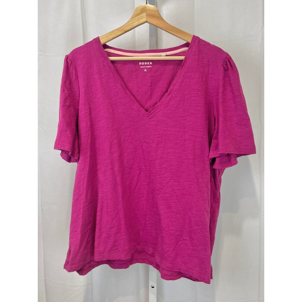 Boden Magenta V-Neck Short Sleeve Tee